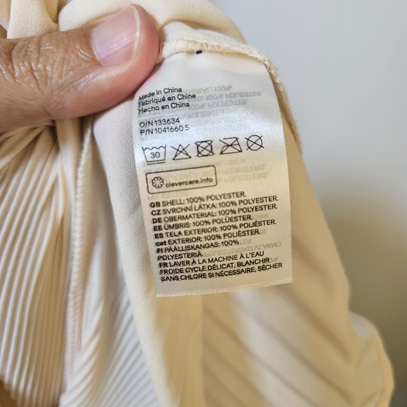 👍NWOT H&M cream white long sleeve pleated chiffon loose fit shirt top sz M US. - Picture 7 of 8